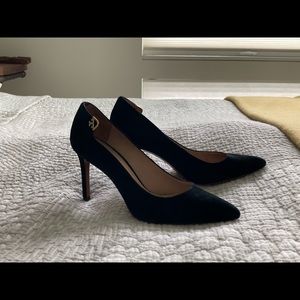 Tori Burch Black Suede Pumps size 8